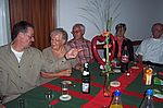 Oma Kathi plaudert mit Heinz